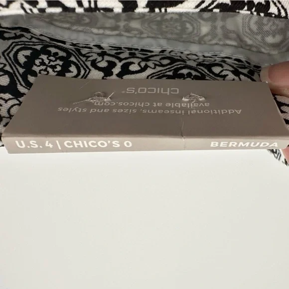 Chico's Black and White Geometric Bermuda Shorts NWT Pockets Women’s Size 0/US 4 - Picture 7 of 16